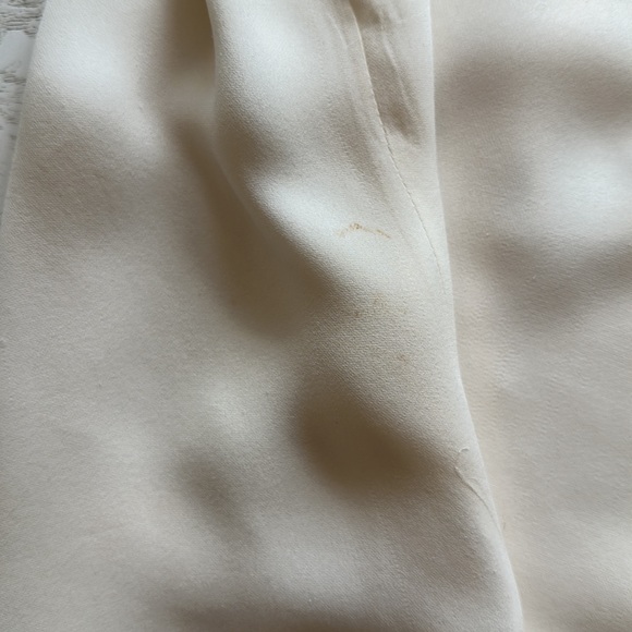 L'agence XS ivory Abella 100% Silk Relaxed Fit Sleeveless Keyhole Blouse - Picture 7 of 9